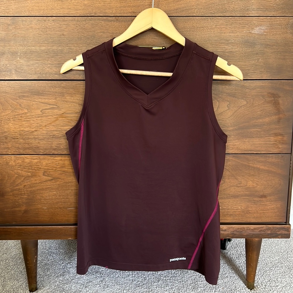 Patagonia tank top maroon wine color